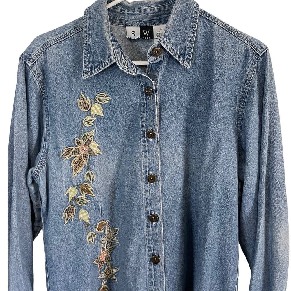 Stuido West Vintage 90s Size Medium Emboridered‎ Floral Denim Button Up Shirt